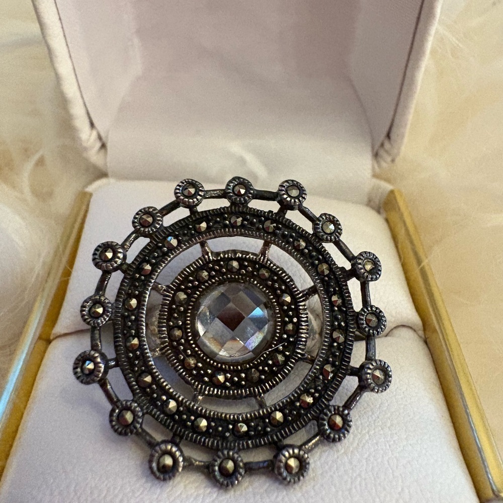 Vintage Style Silver Ring with Crystal Accent